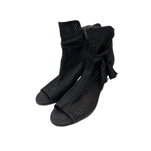 Vince Camuto Black Suede Leather Sexy VC Kamey perforated Ankle BOOTS Sz 9M - Picture 3 of 10
